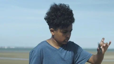 4K Mixed Race Young Boy Doing a Long Spin on His Toy Vidéo 75956206