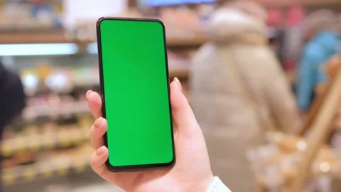 4k Mobile phone Chroma key for mobile app application. Close up of woman hand Video stock 233501788