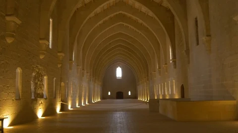 4K Monasterio Poblet interior big room sala comedor arcos Stock Footage 116540212