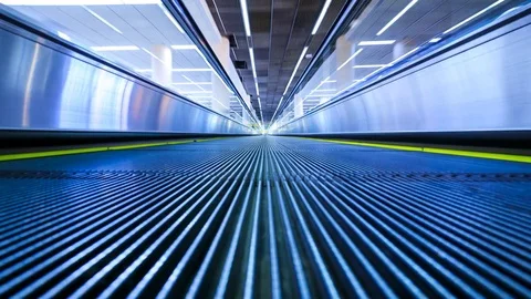 4K Motion blur timelapse of moving escalator in the airport Video stock 75388239