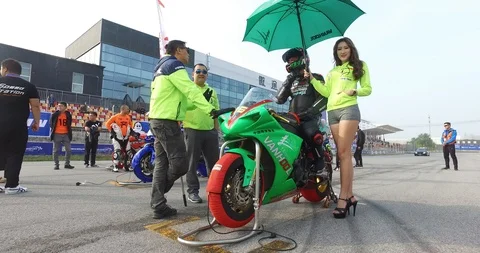 4K motorace 2018 Video stock 93243250