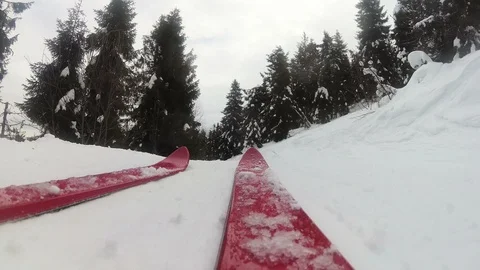 4k. Mountain skiing with red ski in wood .Pov clip Stockbeeldmateriaal 90934933