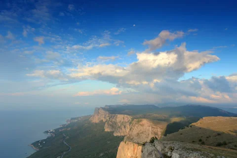 4K. Movement of the clouds on the mountain Merdven-Kayasy.  Video stock 32291543