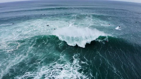 4K Nazare waves top view  Surfer  180 Vidéo 311029671