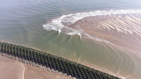 4K New Brighton Beach low tide landscape with drifting water patterns, exposed 動画素材 337306652