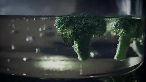 4K New Generation Glass Pot, Broccoli Boiling in Water Stock Footage 86391453