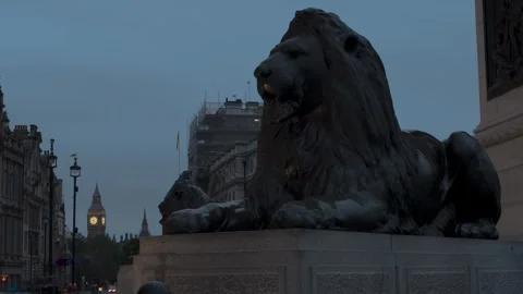 4K Night to Day Timelapse of the Iconic Lion Statue and Big Ben Vídeos de archivo 247931730