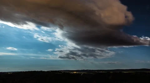 4K Night Time Lapse of Moonlight and Lightning 動画素材 54715159