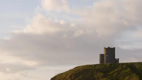 4K O'Brien's Tower Cliffs of Moher 19th Century Limestone Structure 스톡 동영상 334457249