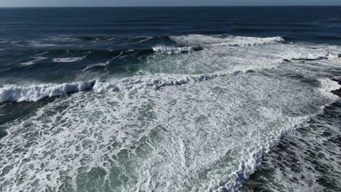 4K Ocean Surf with Dense White Sea Foam Stockbeeldmateriaal 333704156