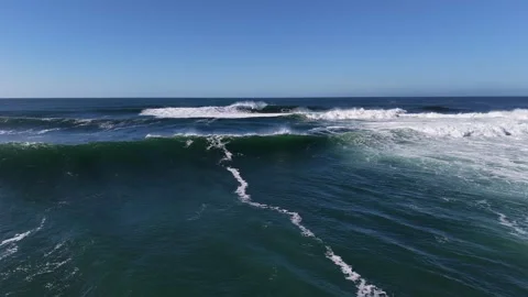 4K Ocean Waves Breaking Across Open Water Stock-Footage 333704224
