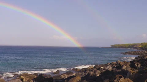 4K Ocean Waves Rocks And Rainbow 06 動画素材 58932216