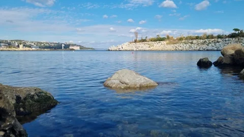 4K Ocean Waves under Clear Blue Sky — Tranquil Coastal Scene Stock Footage 318869483