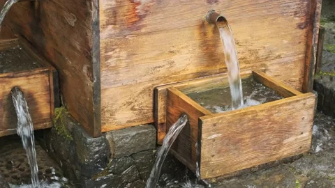 4K Old Decaying Torii Gate and Traditional Water Ablution in Japanese Village Vídeos de archivo 197580308