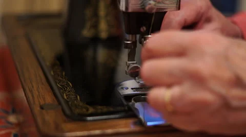 4K old ladies hand struggle to thread a vintage sewing machine close up Stock Footage 59797912
