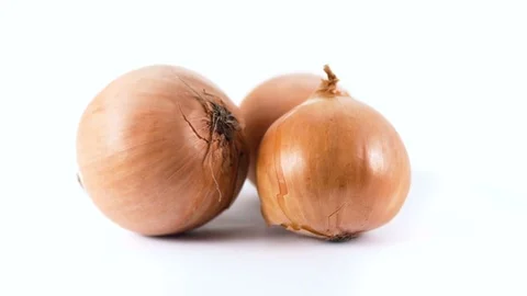 4k - Onion rotating on white background Video stock 71901268