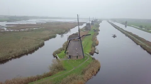 4k orbit close up of a Dutch Mill in Kinderdijk Stock Footage 89782482