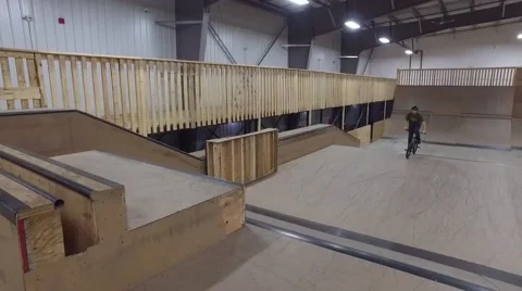 4k osmo bmx feeble peg stall to 270 spin Stock Footage 58295772