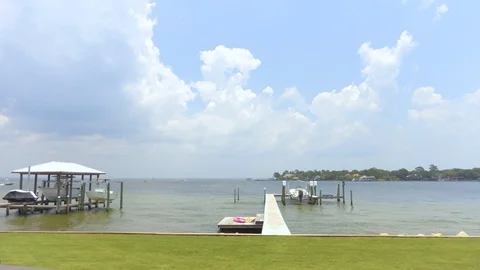 4K Pan of Lake Dock Vidéo 109229416