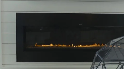 4K Pan of Modern Fireplace 库存影片 109373717