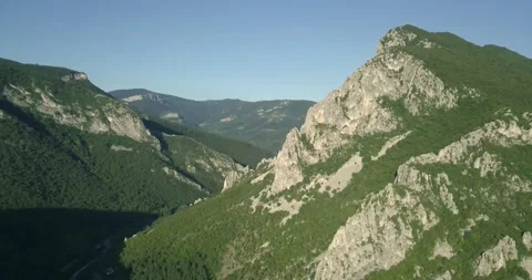 4K panning droning video in th emountains Stock Footage 140810149