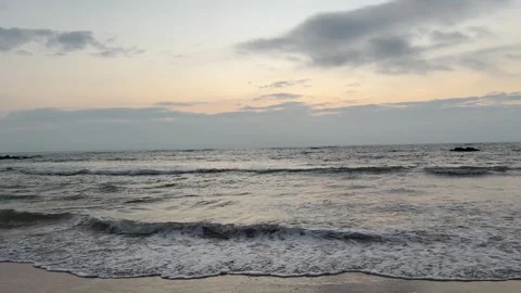 4K Panning Shot of Red Sunset Clouds and Reflective Sea with Sound Видео 331973763