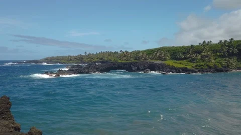 4k panning view of Black Sand Beach,Waianapanapa State Park,Maui,Hawaii,USA Vídeo Stock 119556660
