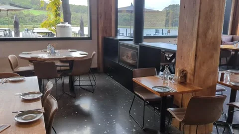 4k panoramic of an empty restaurant with beautiful natural lighting 库存影片 277602514