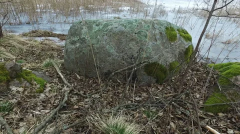 4K. Panoramic view of boulders with moss near frozen lake in early spring. 動画素材 61751433