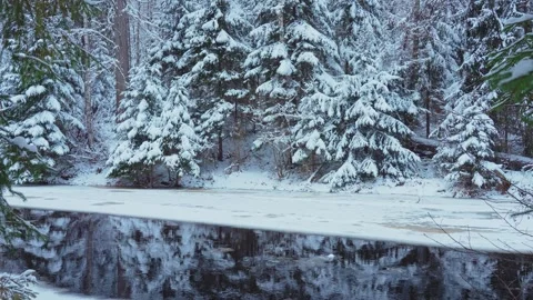 4k, A panoramic view of the brown Roshchinka River, partially covered with ice Video stock 326557597