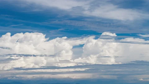 4k Panoramic of white altocumulus clouds smoke slowly flying in cloudy sky Video stock 114238762