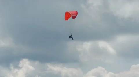 4k, Paraglider flying high in the mountains 库存影片 56436963