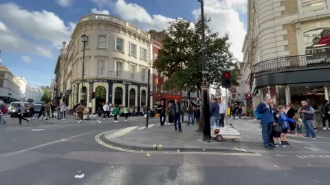4K pasta bella, five guys in covent garden, london foot traffic Stock Footage 219953247