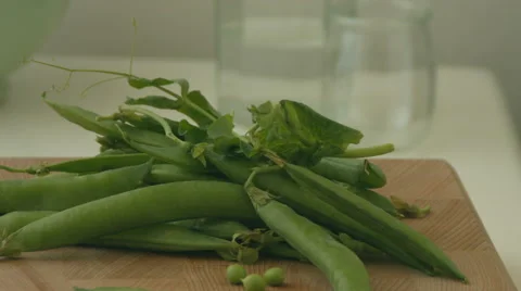 4k of peas Stock Footage 40081994