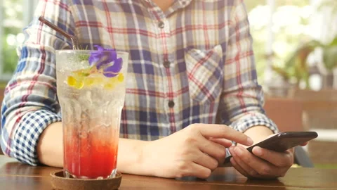 4K. people using smartphone at coffee shop, use finger touch on screen Stock Footage 132721643