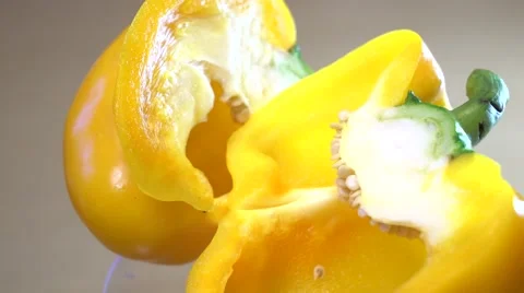 4k peperone giallo turn 1 Stock Footage 63542965