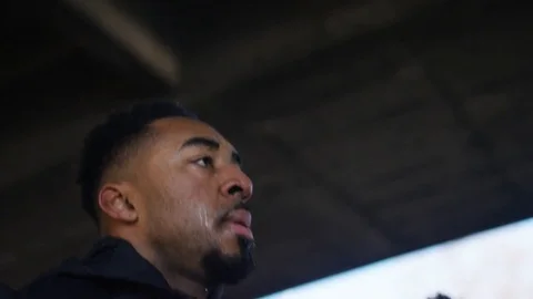 4K Personal trainer and client doing exercise in urban city environment Video stock 71932985