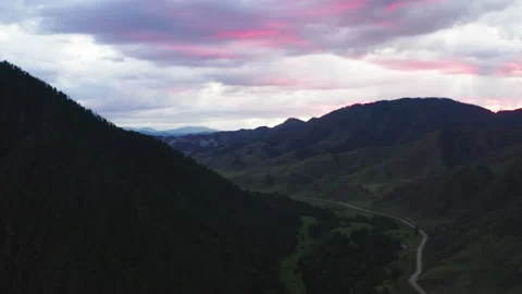 4K Pink Sunset in the Mountains Vídeos de archivo 137647903