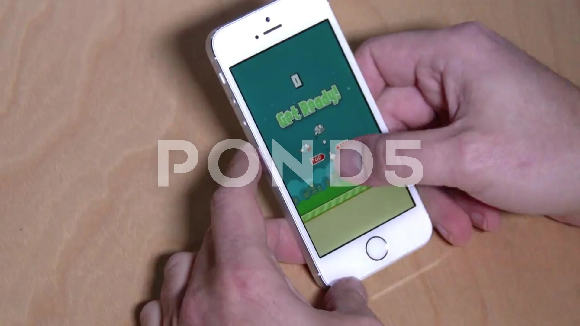 4K Playing Flappy Bird on an iPhone 5S 3986