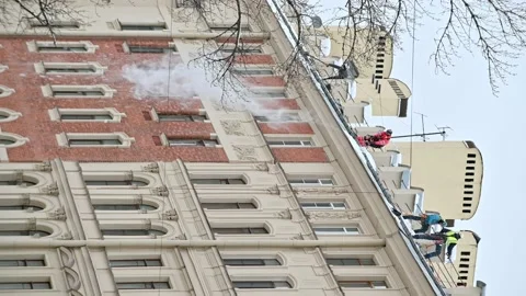 4K portrait 16:9. Workmen from maintenance company clean living building rooftop Stock Footage 168437905
