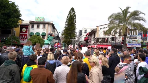4k Protest Against The War. Antalya, Turkey, 25 Feb 2023 Stock-Footage 234089036