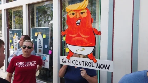 4K protesters debate gun control Dayton Ohio shooting site orange baby trump Stock Footage 113886387