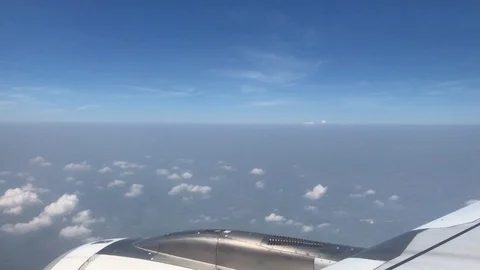 4K public air plane wing on blue sky with beautiful cloudy on morning 스톡 동영상 88773855