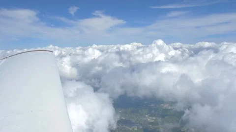 4K Push In Through Cockpit And Out Window Aerial Airplane Flying 스톡 동영상 307129072