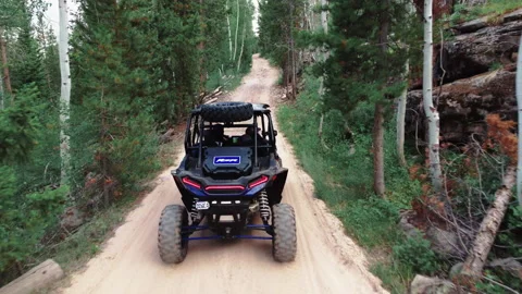 4K Razer UTV Driving Away on a Mountain Side 3 Stockbeeldmateriaal 167769126