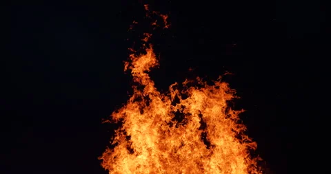 4K - Real flame from a big fire burning at night Video stock 280700807