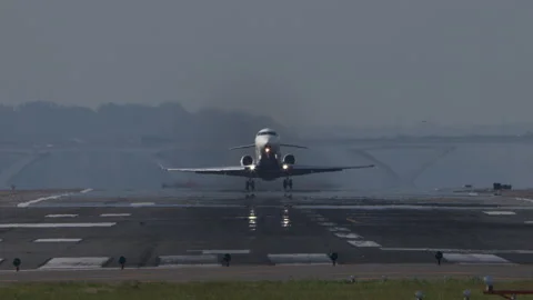 4K Real Time long shot of A small Jet Airliner taking off on a sunny spring day 스톡 동영상 194350787