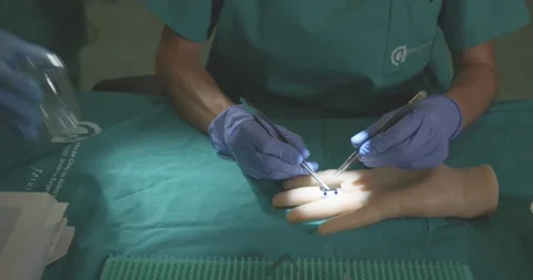 4K Real Time - Practice of a surgery Stock Footage 202636108