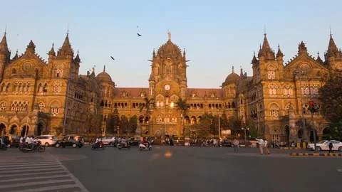 4K Real time video of traffic outside CST Railway station during sunset, Mumbai Stock Footage 150794183