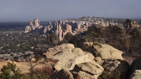 4K real time of winter cloud shadows on bluffs in El Malpais National Monument 스톡 동영상 260228157